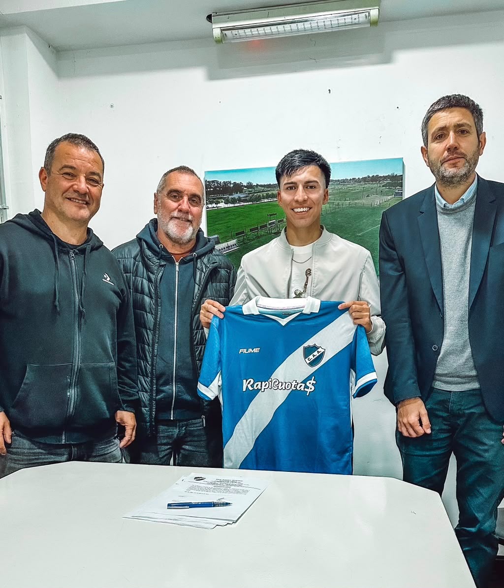 Matías Pérez firmó la renovación de su contrato con Alvarado